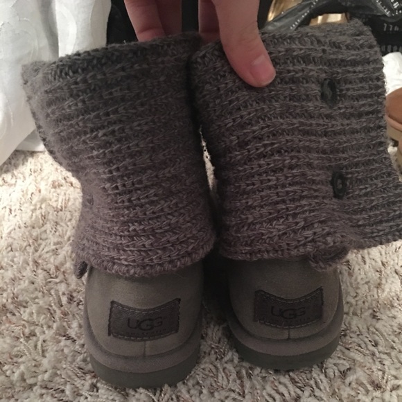 Grey knit uggs! - Picture 1 of 3